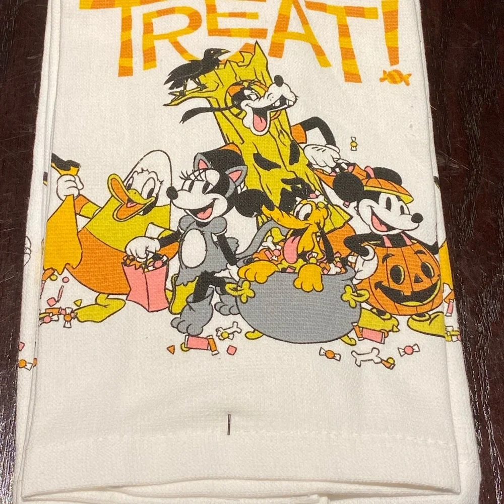 NWT Disney Mickey Mouse‎ And Friends Halloween 2 Pack Kitchen Towels